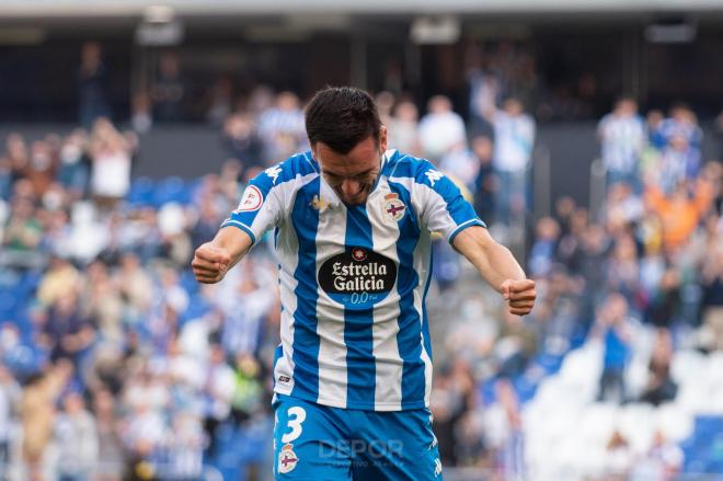 Adrián Lapeña celebrando un gol en Riazor (Foto: RCD).