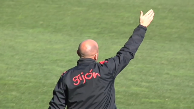 Abelardo en su etapa como entrenador del Sporting de Gijón