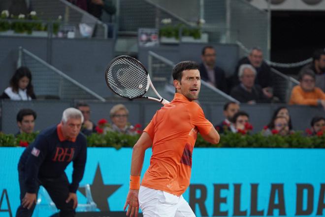 Djokovic le devuelve un punto a Monfils (FOTO: Cordón Press).