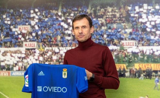 El 'Kuko' Ziganda posaba así cuando llegó para dirigir el Real Oviedo.