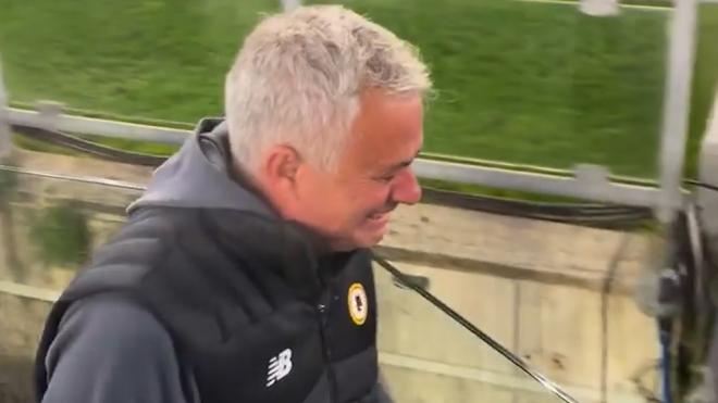 Las lágrimas de Mourinho tras la clasificación de la Roma a la final de la Conference.