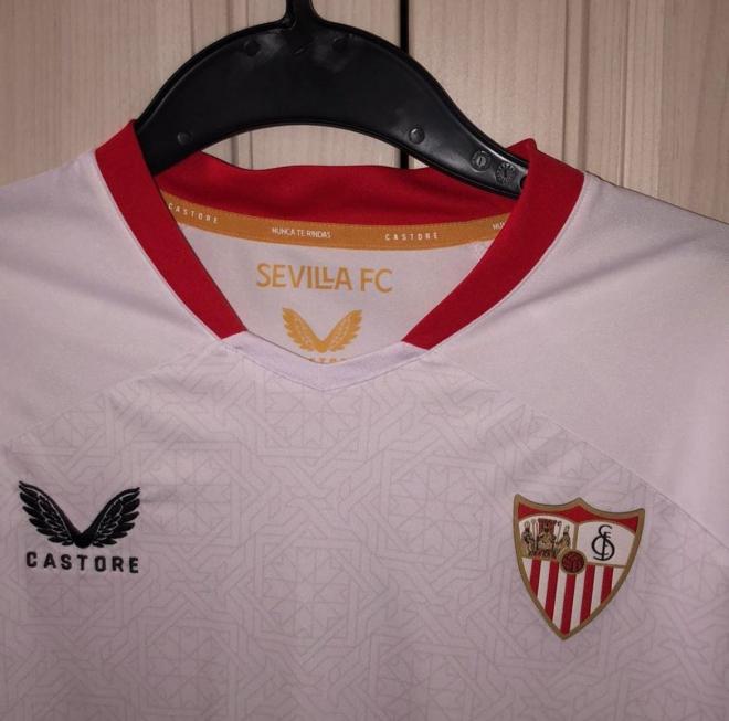 La posible camiseta de Castore para el Sevilla FC.