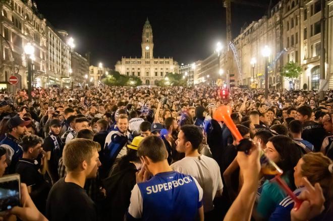 Aficionados en la celebración de la Liga del Oporto (Foto: Cordon Press)