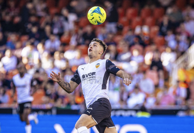 Hugo Duro en el Valencia - Betis (Fotos: Valencia CF)