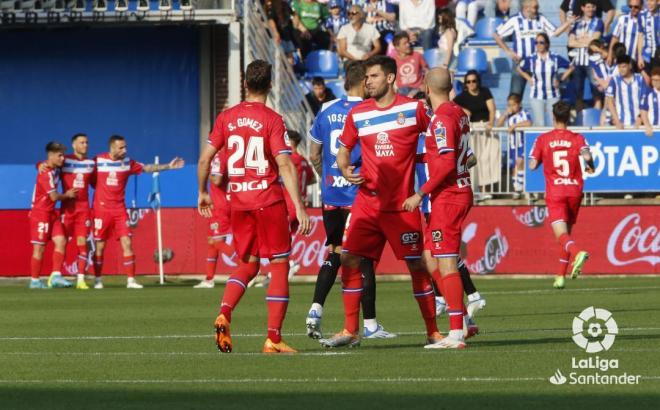 Calero, Cabrera y Aleix celebran el tanto de RDT ante el Alavés (Foto: LaLiga).