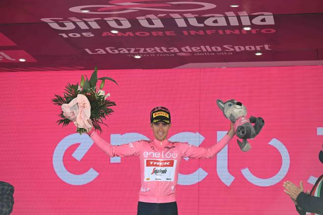 Juan Pedro López, con la maglia rosa de líder del Giro de Italia (Foto: Cordon Press).