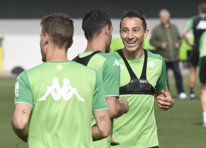 Guardado en el entrenamiento del Betis (Foto: Kiko Hurtado)