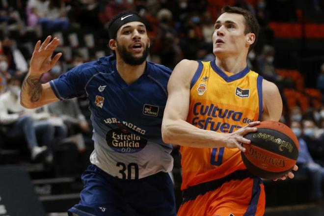 Valencia Basket cierra la Liga Regular acb en la pista del Monbus Obradoiro