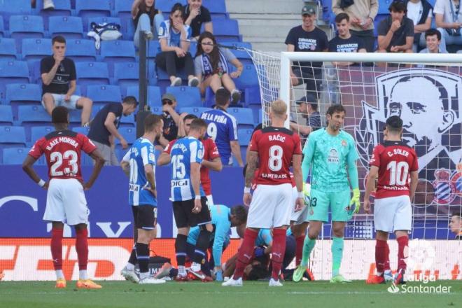 Comert recibe un golpe ante el Espanyol (Foto: LaLiga).