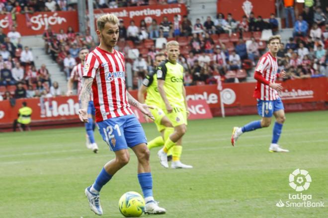 Fran Villalba, durante el Sporting-Girona (Foto: LaLiga)