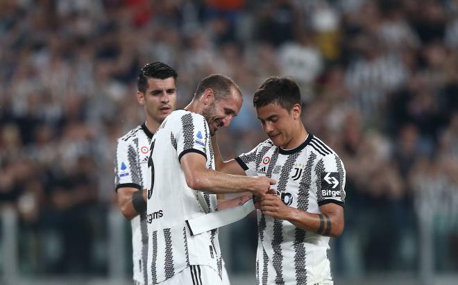 Giorgio Chiellini y Paulo Dybala se despiden de la Juventus (Foto: Cordon Press).