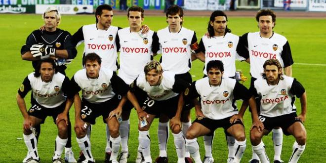 Once titular del Valencia CF en la Supercopa 2004, que llegó tras la UEFA ese verano.
