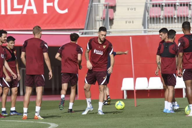 El Sevilla se prepara para el partido contra el Athletic Club. (Foto: Kiko Hurtado)