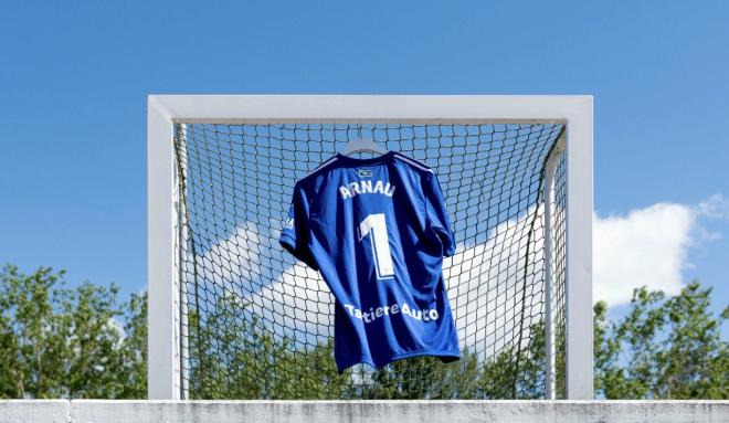 Camiseta del Real Oviedo con la serigrafía de Arnau. (Foto: Real Oviedo)