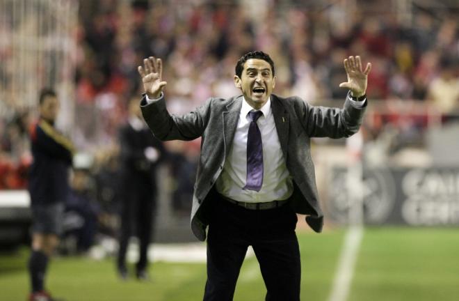 Manolo Jiménez, en su etapa como entrenador del Sevilla (Foto: Cordon Press).