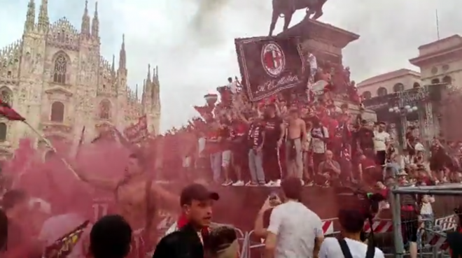Celebración de la Serie A del Milan en la Piazza del Duomo.