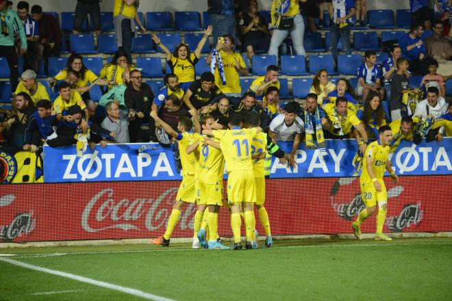 Celebración del gol de Lozano en Mendizorroza. (Foto: Cádiz cf)