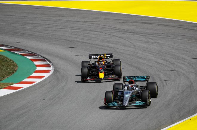 Rusell y Verstappen, en Montmeló (Foto: Cordon Press).