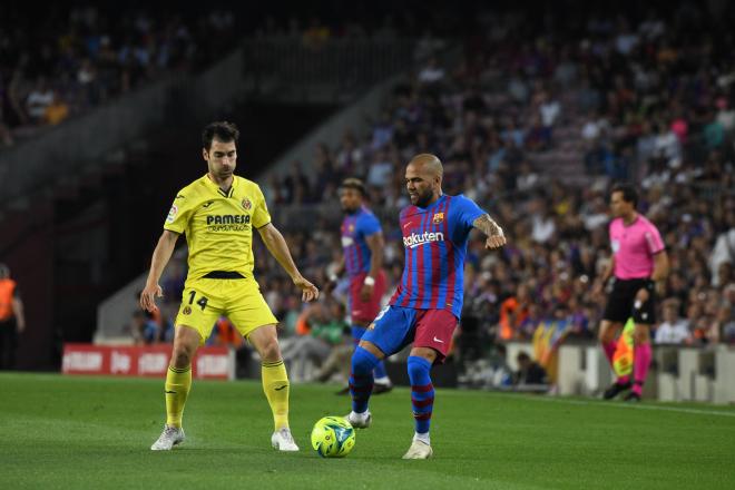 Dani Alves, durante el Barça-Villarreal (Foto: Cordon Press).