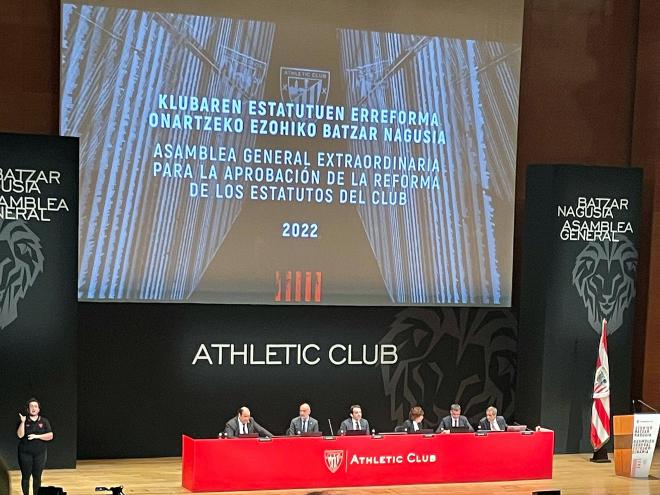 Desarrollo de la asamblea para la Reforma de Estatutos del Athletic Club (Foto: DMQ Bizkaia).