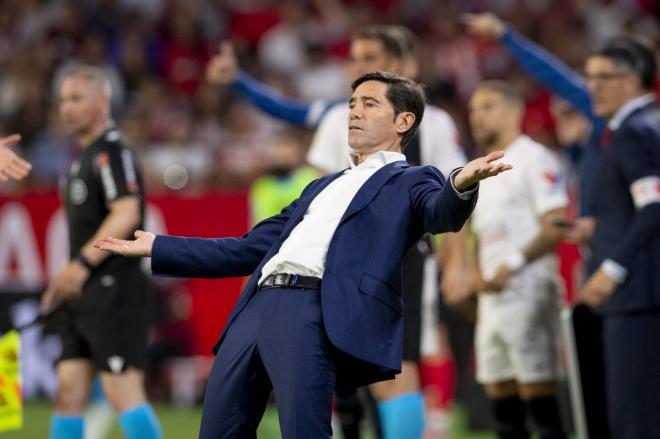 Expresivo gesto de Marcelino ante el Sevilla en el Pizjuán (Foto: Athletic Club).