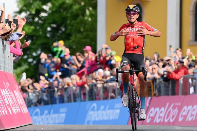 Santiago Buitrago celebra su victoria de etapa en el Giro 2022 (Foto: Cordon Press).