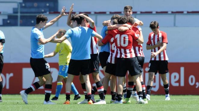 El equipo juvenil celebra su pase a la Final Four de la Copa de Campeones. (Foto: Athletic Club)