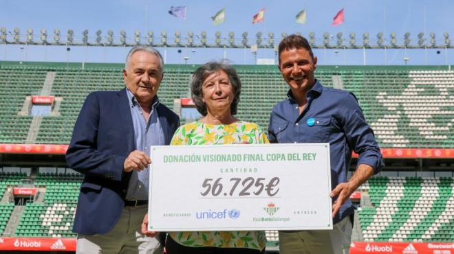 El Betis entrega a UNICEF la recaudación del visionado de la final de la Copa del Rey en el Benito
