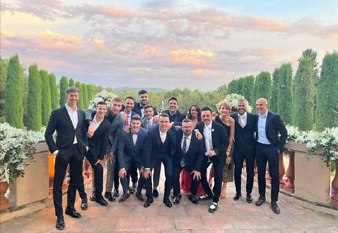Foto de la boda de Denis Suárez, con Santi Mina y varios jugadores del Celta (Foto: @Yanianchia_).