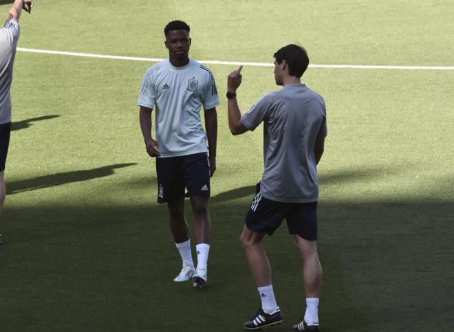 Ansu Fati, en el entrenamiento de España en el Benito Villamarín (Foto: Kiko Hurtado).