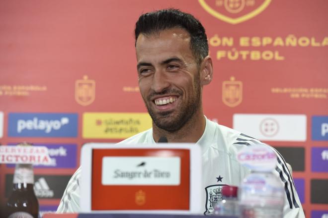 Sergio Busquets, en rueda de prensa con la selección (Foto: Kiko Hurtado).