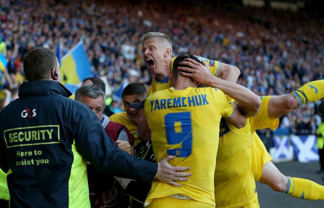 Ucrania celebra un gol ante Escocia (Foto: EFE).