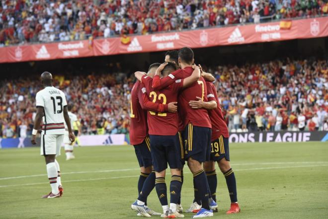 Los jugadores de España celebran un gol ante Portugal (Foto: Kiko Hurtado).