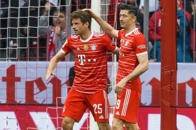 Thomas Müller y Lewandowski, durante un partido del Bayern Múnich (Foto: Cordon Press).