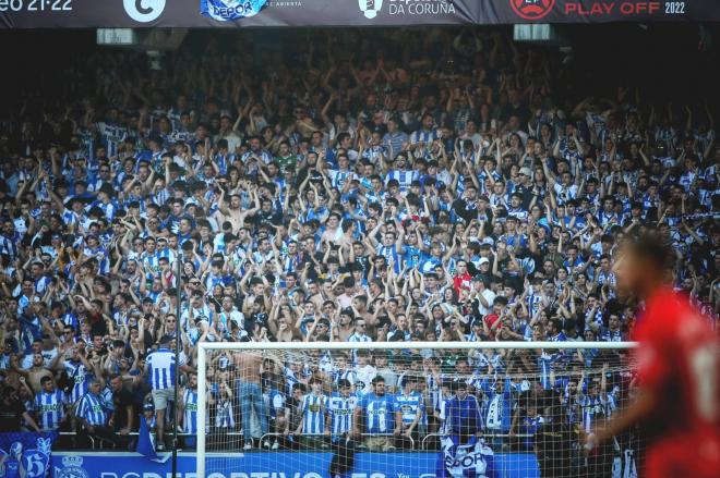 Afición del Deportivo en el partido ante el Linares (Foto: RFEF)