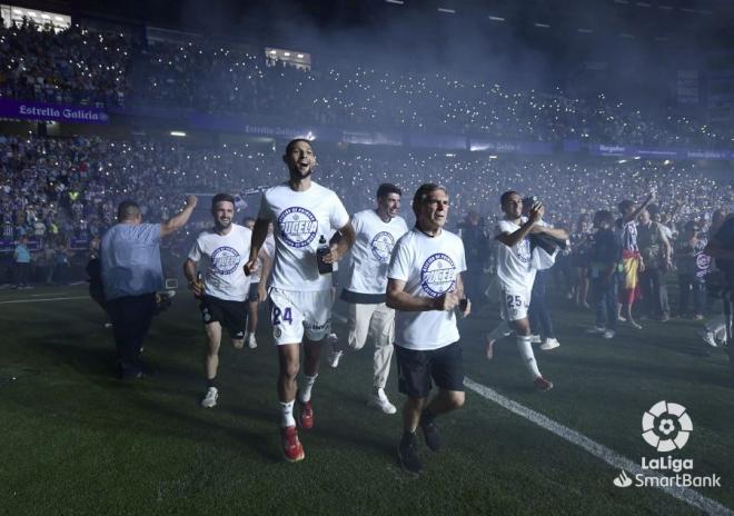 Joaquín y Waldo celebran el ascenso.