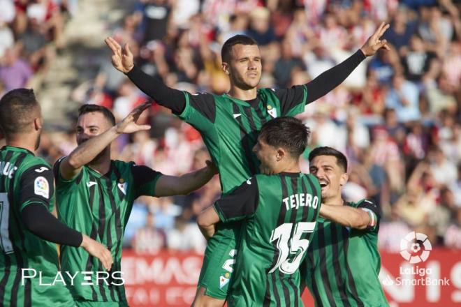Ager Aketxe celebra el gol del Eibar ante el Girona en Montilivi (Foto: SD Eibar).