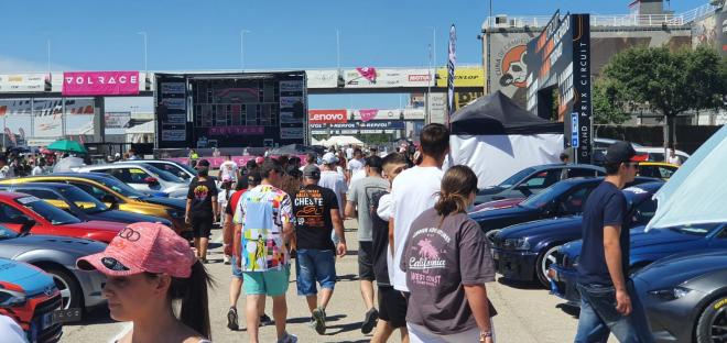 Más de 10.000 aficionados llenan el paddock del Circuit Ricardo Tormo en VolRace