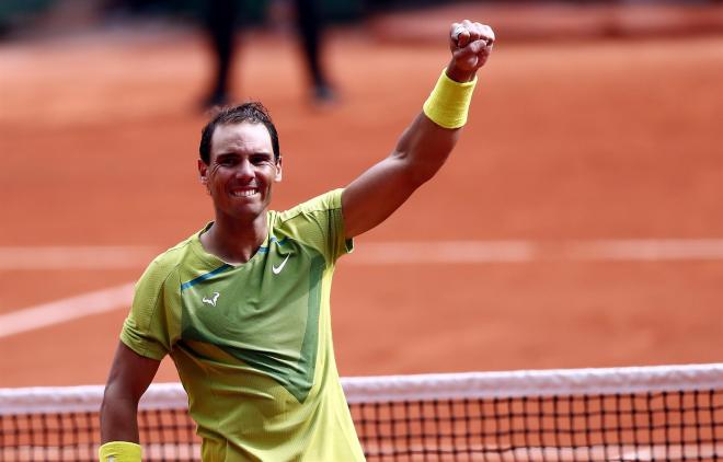 Rafa Nadal celebra un punto en Roland Garros (FOTO: EFE).