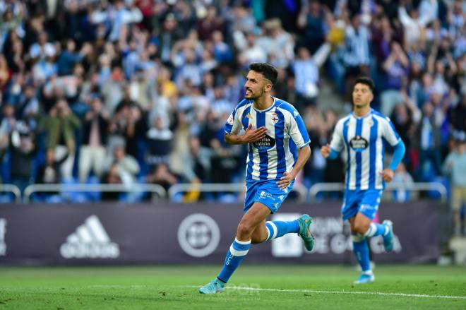 Alberto Quiles celebra un gol del Deportivo en Riazor (Foto: RCD).