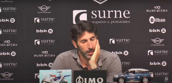 Álex Mumbrú, en su rueda de prensa de despedida del Bilbao Basket