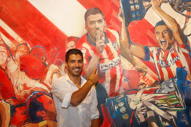 Luis Suárez, durante el homenaje recibido (Foto: ATM).