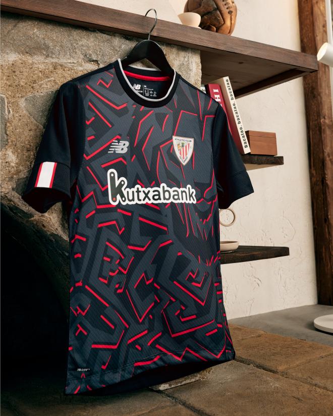 Así es la segunda camiseta del Athletic Club para la campaña 2022/2023.