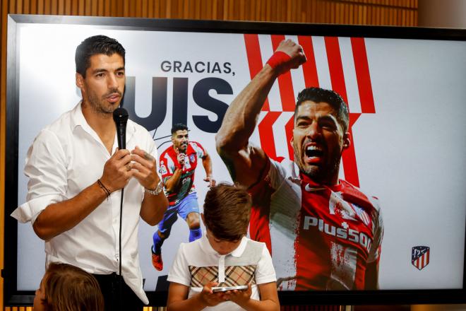 Luis Suárez, durante el homenaje recibido (Foto: ATM).