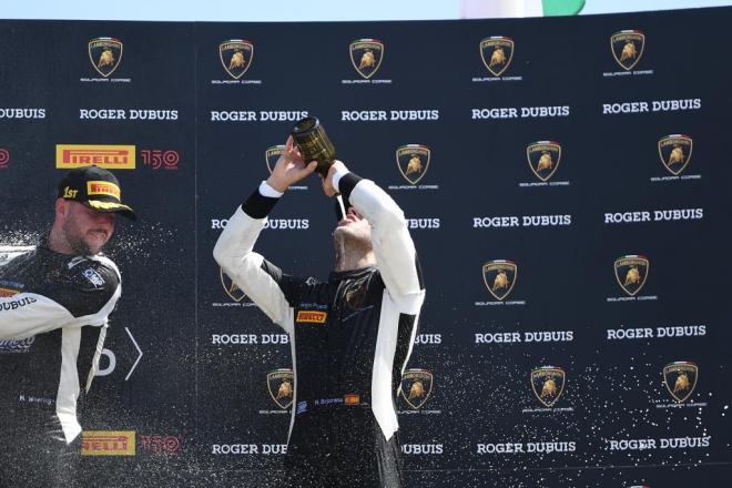 Manu Bejarano en el podio (foto: Imperiale Racing).