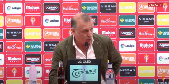 Javi Rico, secretario técnico del Sporting de Gijón, en rueda de prensa