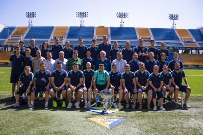 Posado del Cádiz Genuine en el estadio (Foto: Cádiz CF).