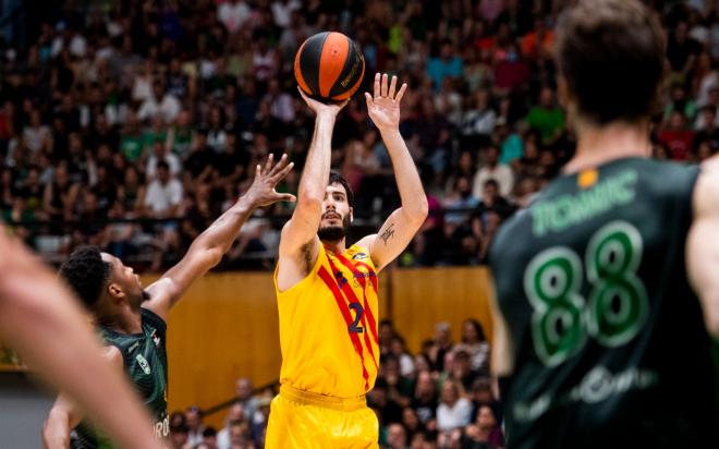 El baloncesto a con mira telescópica de Álex Abrines, en un Barcelona-Joventut (Foto: FCB Basket).