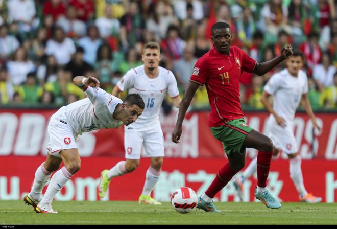 William Carvalho en un reciente partido con Portugal (foto: Cordón Press).