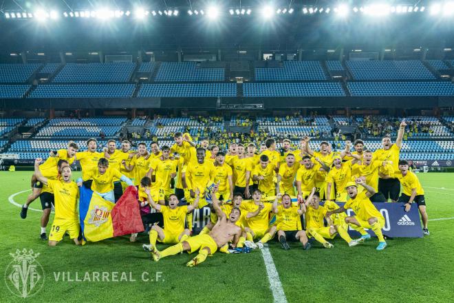 El Villarreal B celebra el ascenso en Balaídos (Foto: Villarreal CF).
